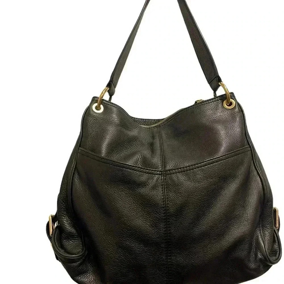 Michael Kors Black Leather Shoulder bag with Gold Hardware Zipper - Picture 2 of 16